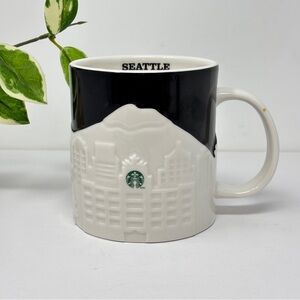 STARBUCKS Collector Series 3D Relief Seattle Skyline Mug 16 oz